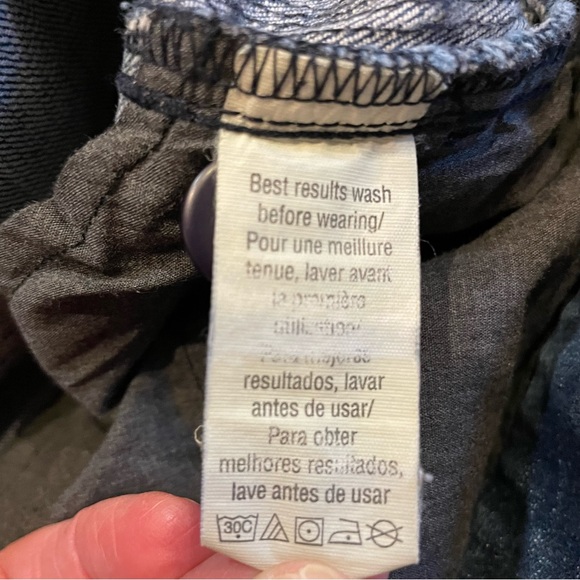 Calvin Klein Flare Leg Mid Rise Embroidered Jeans.  Size 6 - Picture 10 of 10